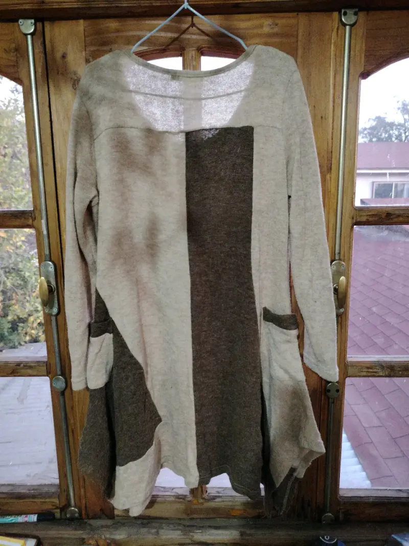 Vestido suéter de lana con diseño geométrico - 2