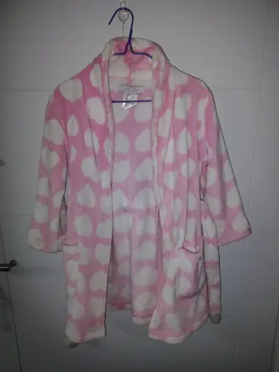Bata de baño infantil rosa con corazones - miniatura 3