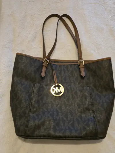 Bolso Michael Kors marrón con logo - miniatura 4