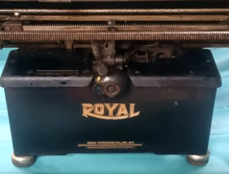 Máquina de escribir muy antigua8 Royal - 4