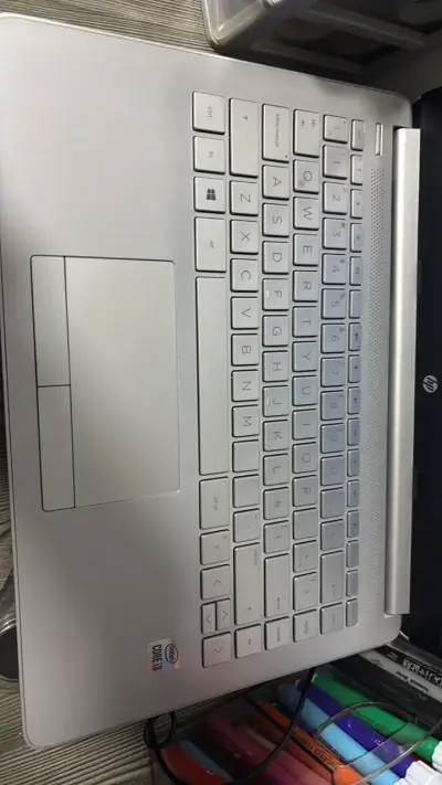 computador HP Intel Core i5 plateada - miniatura 1