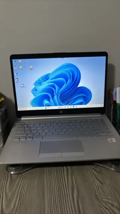 computador HP Intel Core i5 plateada - miniatura 2