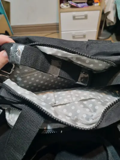 Bolso negro con interior de lunares - miniatura 1