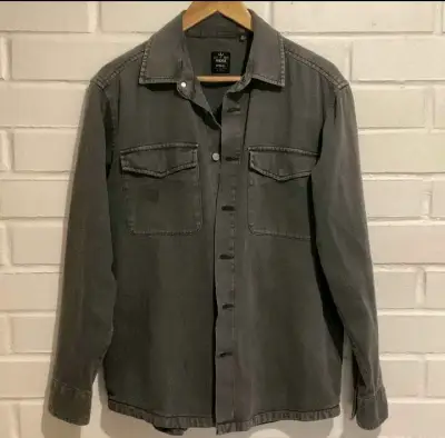 Camisa de mezclilla gris para hombre - miniatura 1