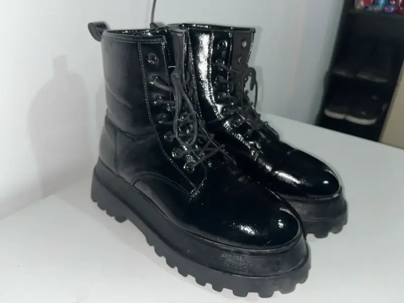 Botas negras de cuero estilo militar - 2