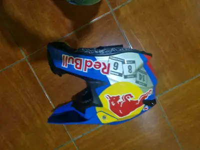 Casco de moto Red Bull edición especial - miniatura 1