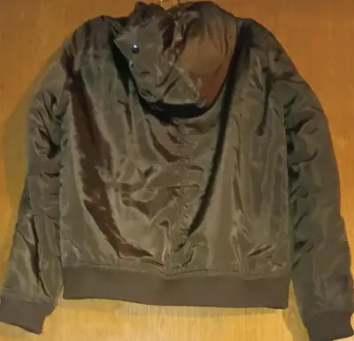 Chaqueta bomber verde oliva con capucha talla M - miniatura 2