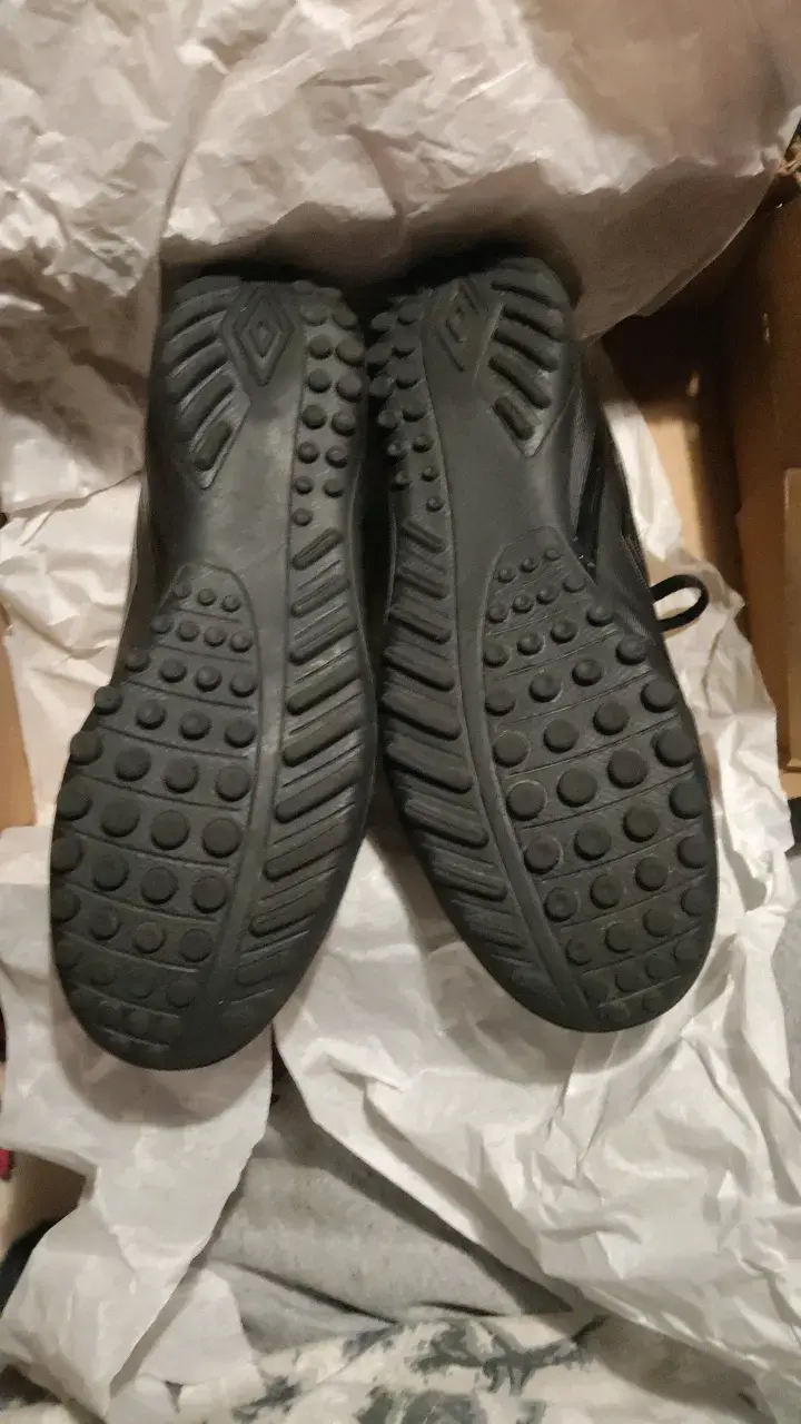 Zapatillas deportivas Umbro negras para fútbol - 2
