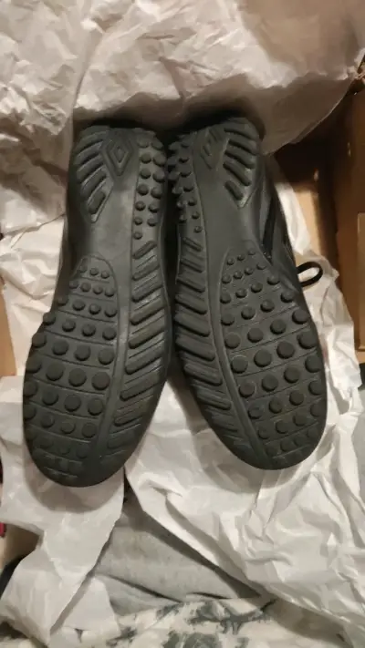 Zapatillas deportivas Umbro negras para fútbol - miniatura 2