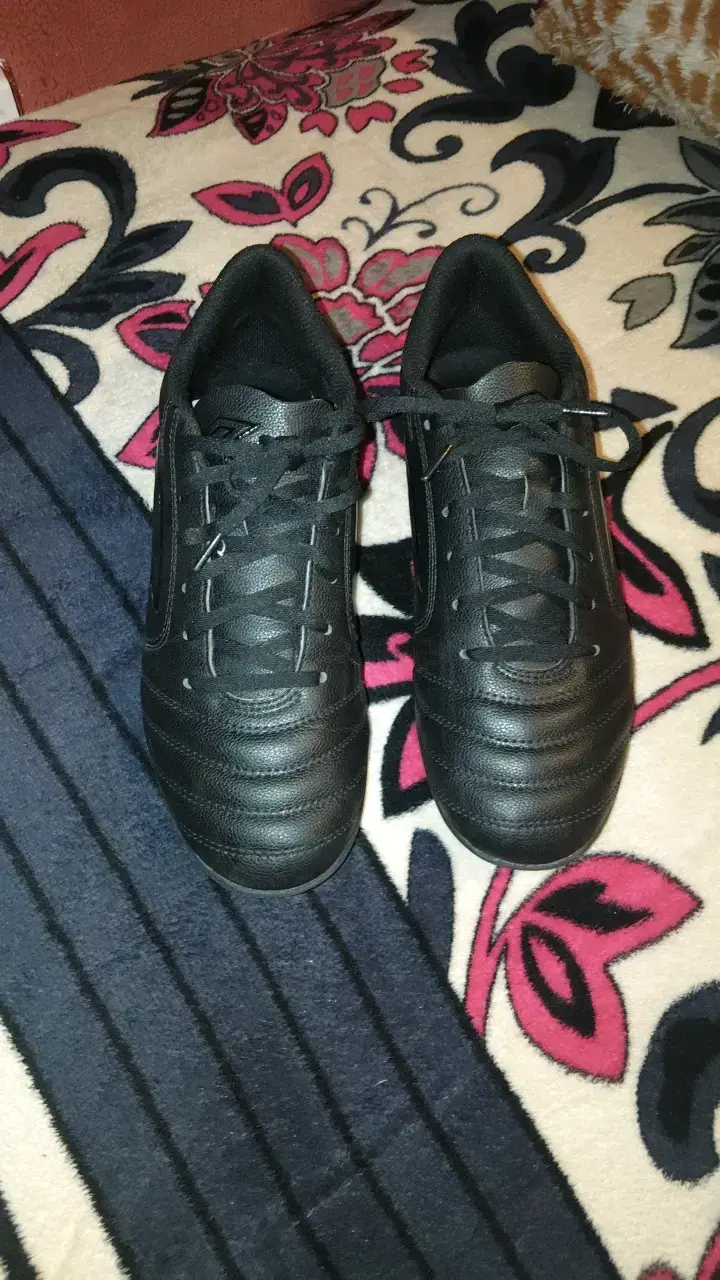 Zapatillas deportivas Umbro negras para fútbol - 3