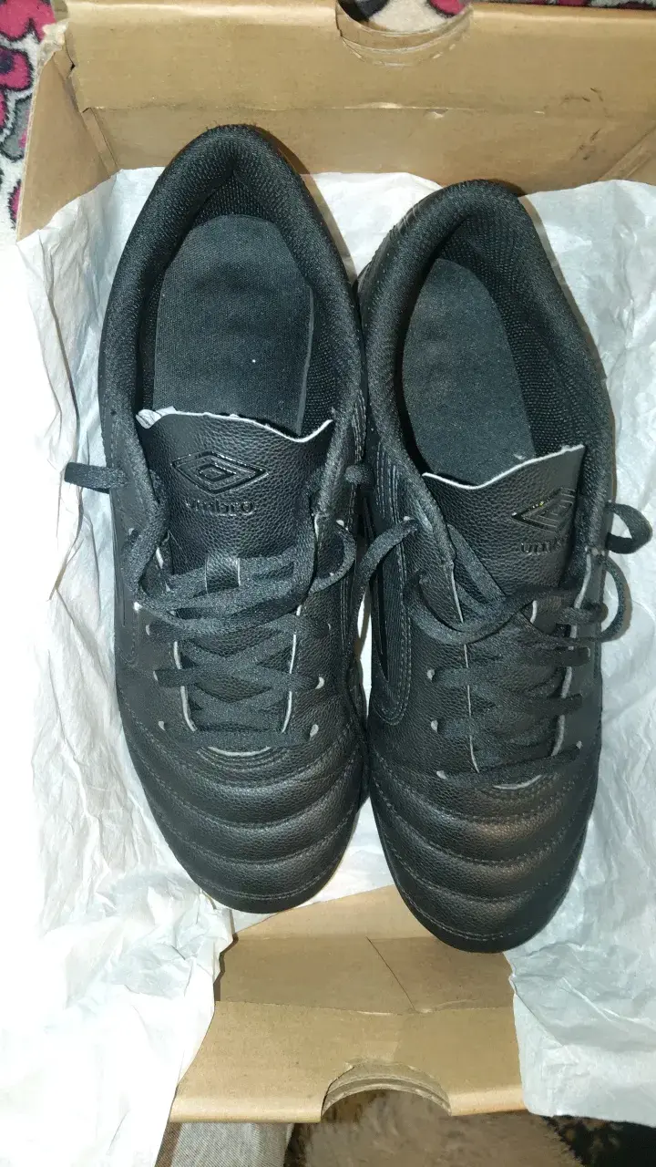 Zapatillas deportivas Umbro negras para fútbol - 5