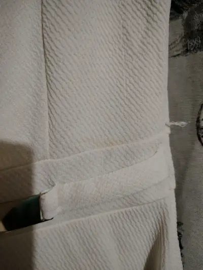 Vestido blanco sin mangas con cinturón - miniatura 3