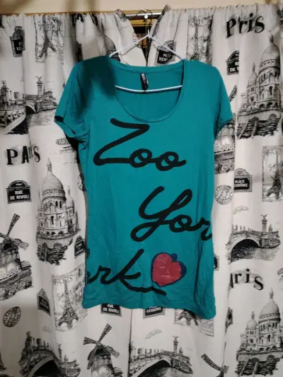 Polera verde con estampado 'Zoo York' - miniatura 1