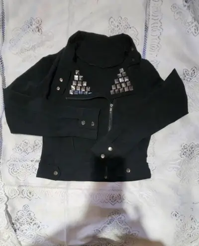 Chaqueta estilo ramonera con tachas - miniatura 1