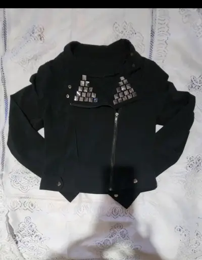 Chaqueta estilo ramonera con tachas - miniatura 2