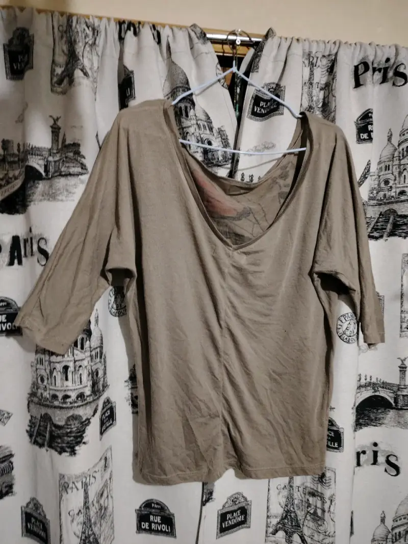 Polera con diseño de mariposa - 2