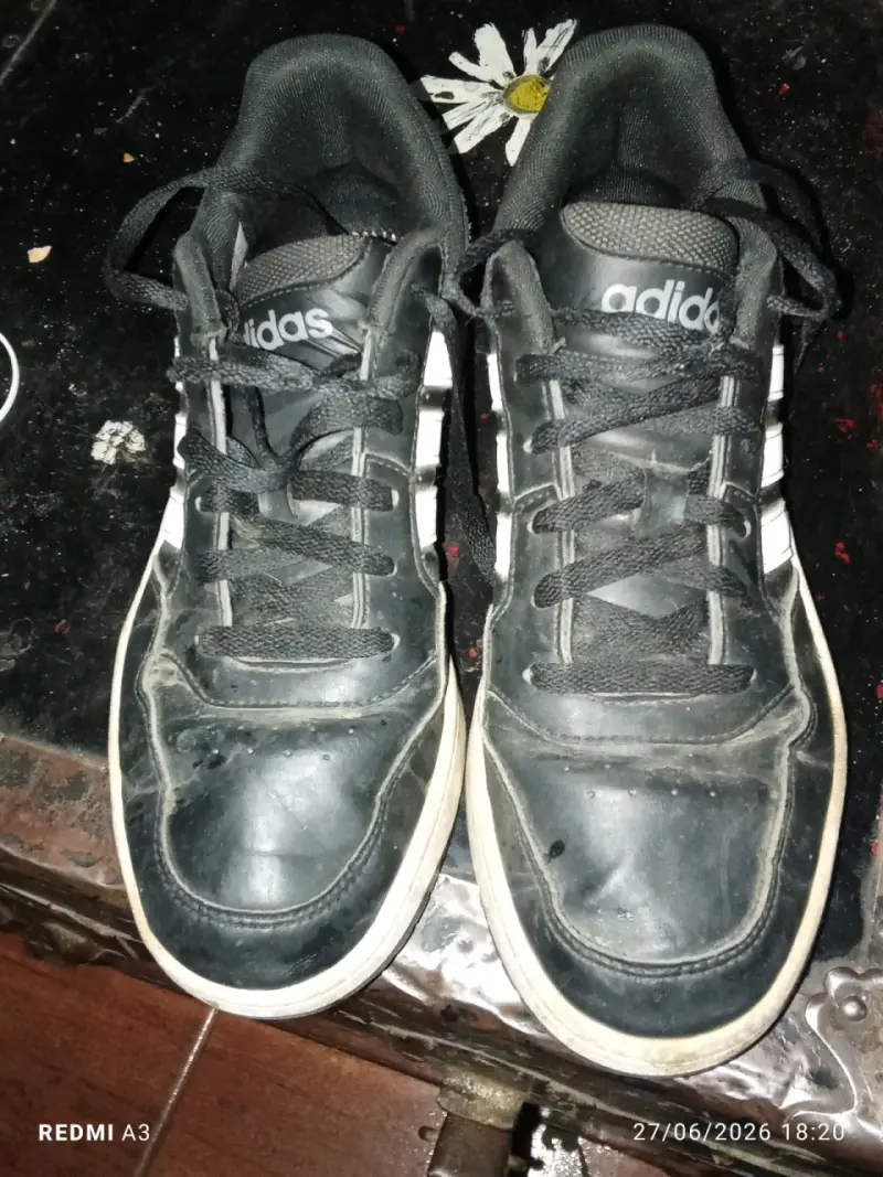 Zapatillzas Adidas negras usadas - 1