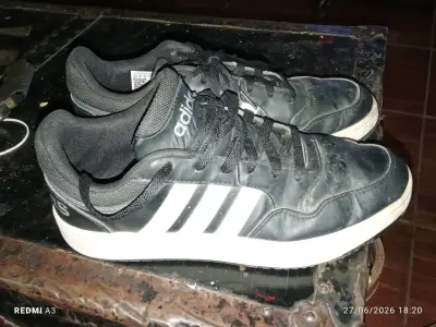 Zapatillzas Adidas negras usadas - miniatura 3
