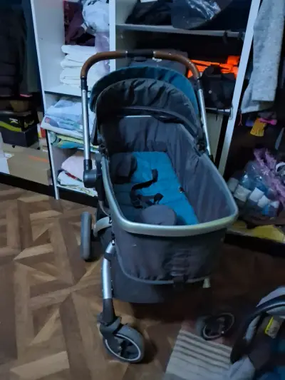 Coche de bebé plegable gris y azul - miniatura 1