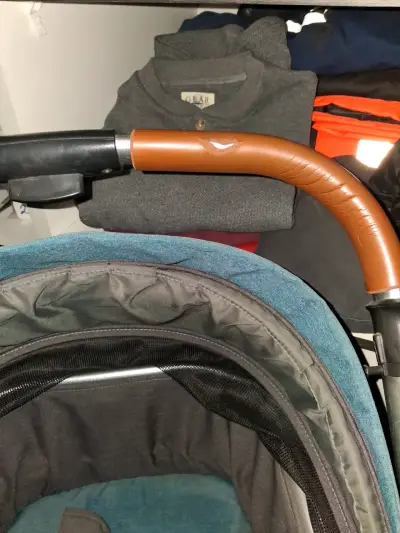 Coche de bebé plegable gris y azul - miniatura 3