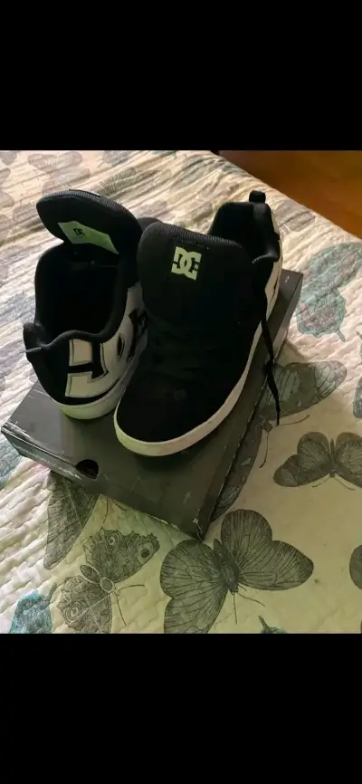 Zapatillas DC negras con logo blanco - miniatura 2