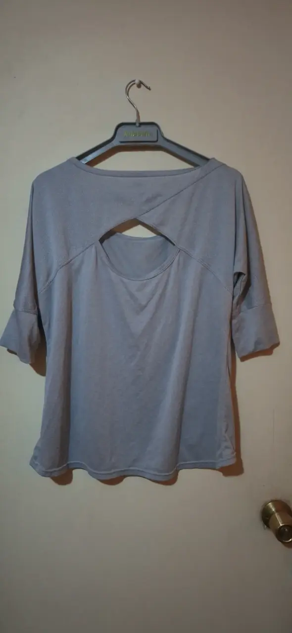 Polera deportiva gris de manga 3/4 - 2