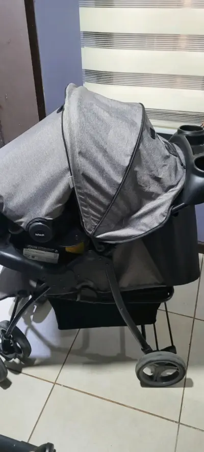 Coche de bebé Infanti gris con toldo - miniatura 1