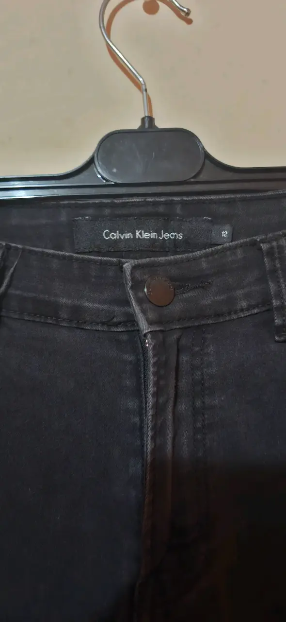 Jeans Calvin Klein negros para mujer - 2