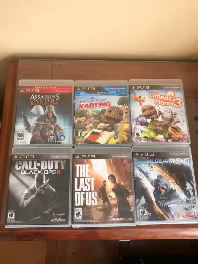 Consola PS3 con juegos y controles - miniatura 3