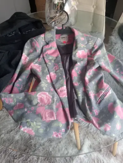 Blazer floral gris marca Only - miniatura 1