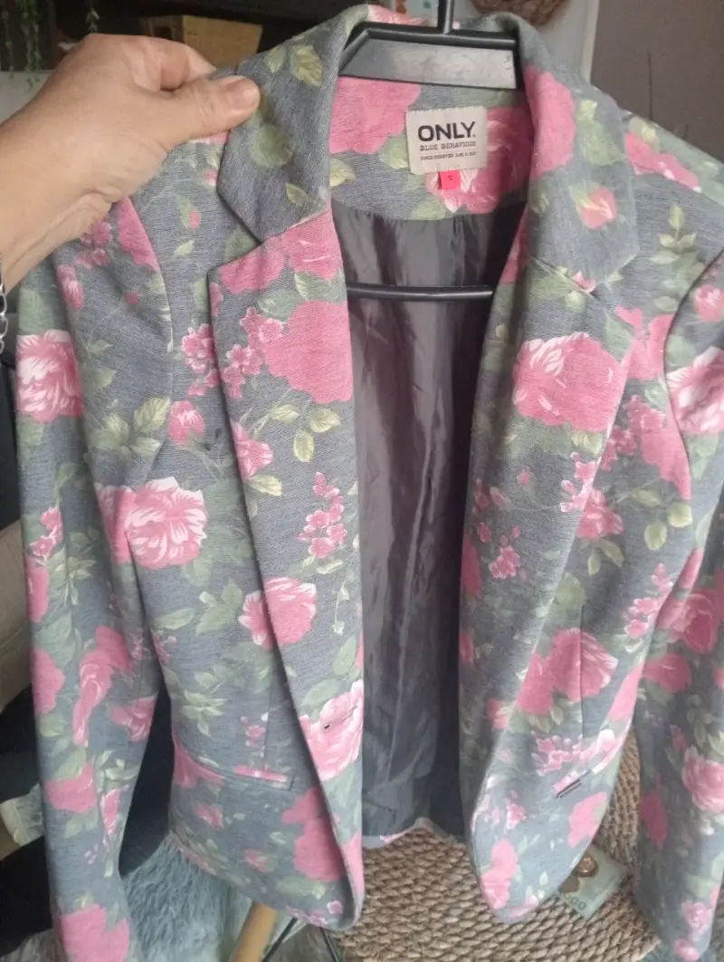 Blazer floral gris marca Only - 5