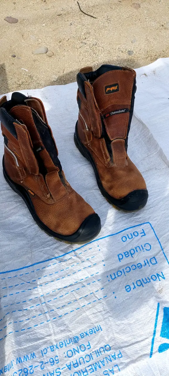 Botas de seguridad marrones usadas - 2