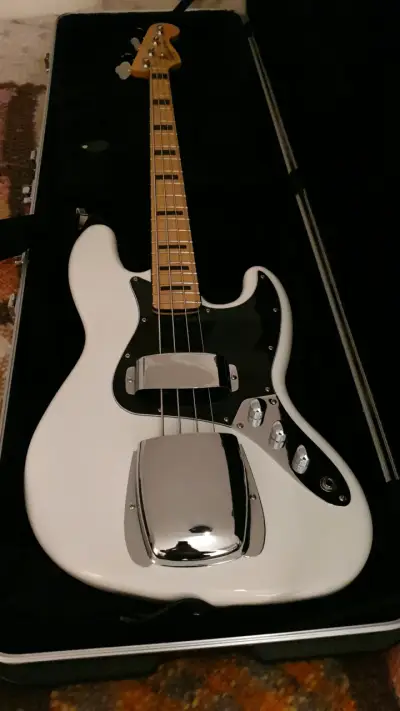 Bajo Eléctrico Squier Jazz Bass 70s Classic Vibe - miniatura 1