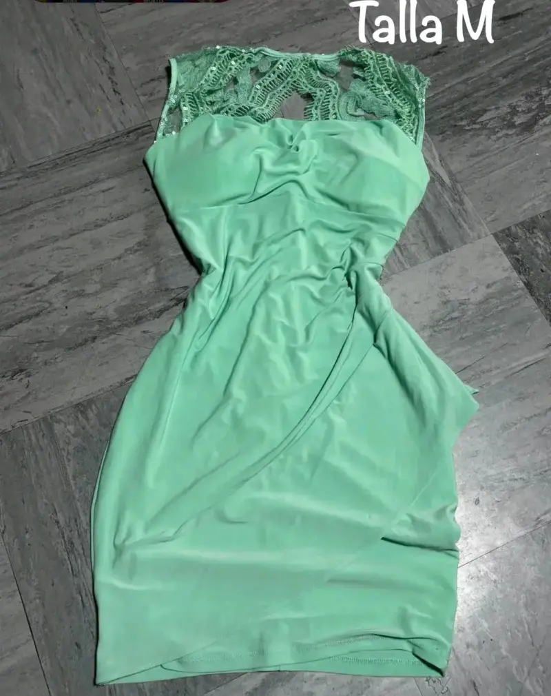 Vestido verde con encaje talla M