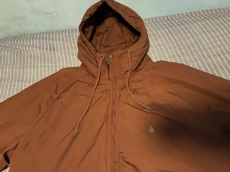 Chaqueta Volcom burdeo con capucha XL - 2