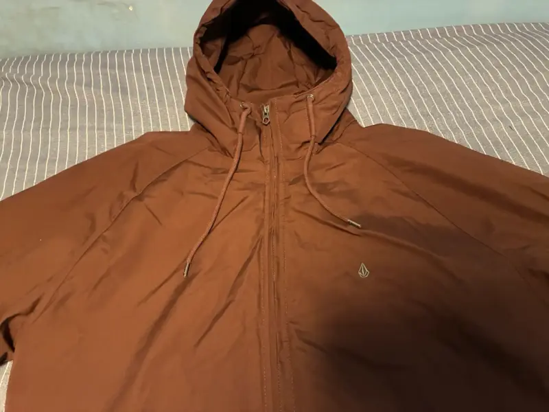 Chaqueta Volcom burdeo con capucha XL - 3
