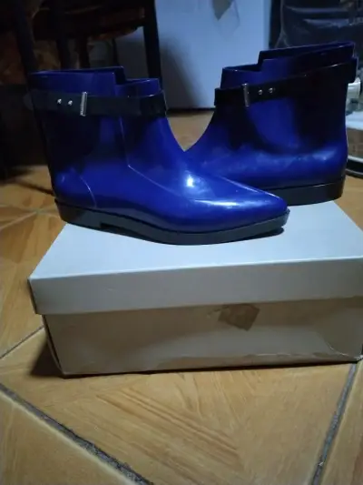 Botines de goma azul con hebilla - miniatura 1