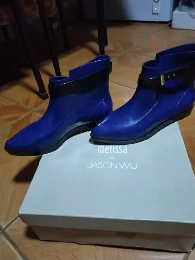 Botines de goma azul con hebilla - miniatura 2