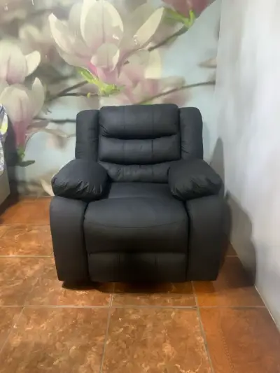 Sillón reclinable de cuero negro - miniatura 1