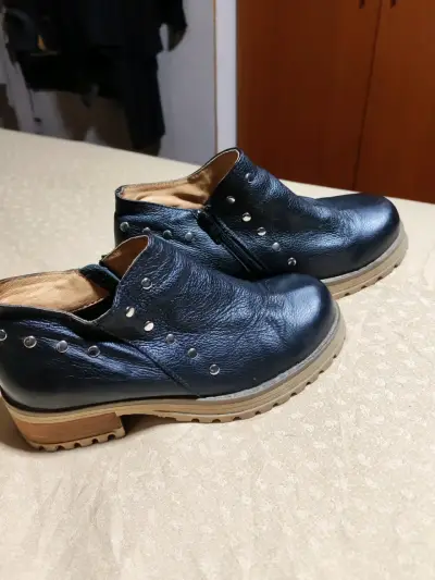 Botines de cuero negro con tachas - miniatura 1