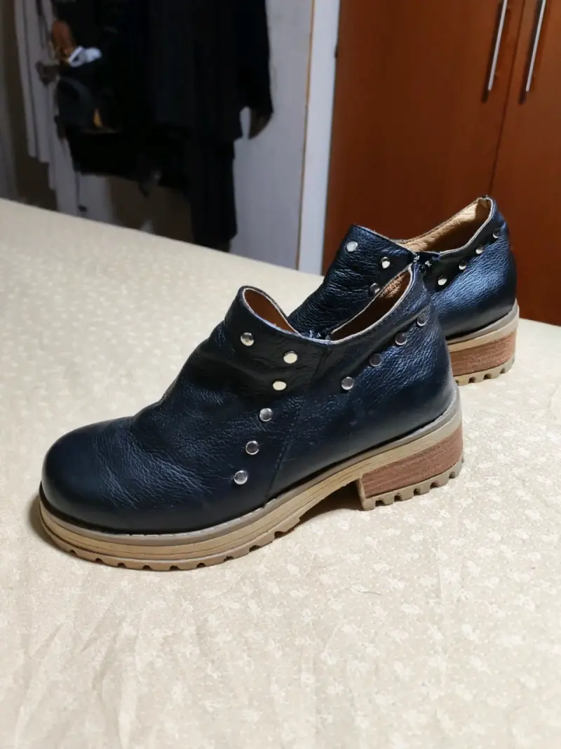 Botines de cuero negro con tachas - 2