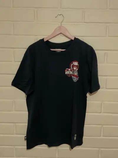 Polera negra NBA de algodón - miniatura 1