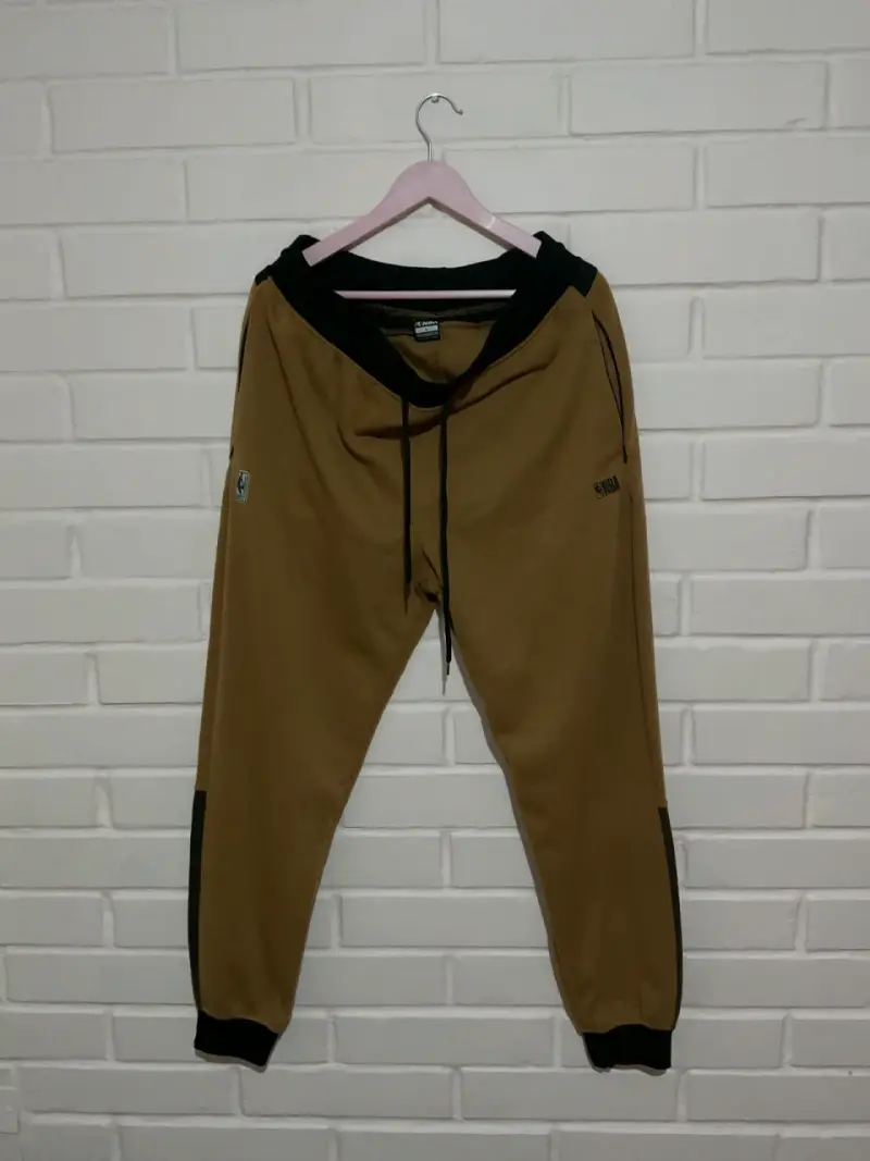 Pantalones deportivos NBA marrones