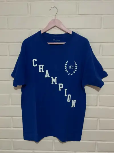 Polera azul Champion con logo estampado - miniatura 1