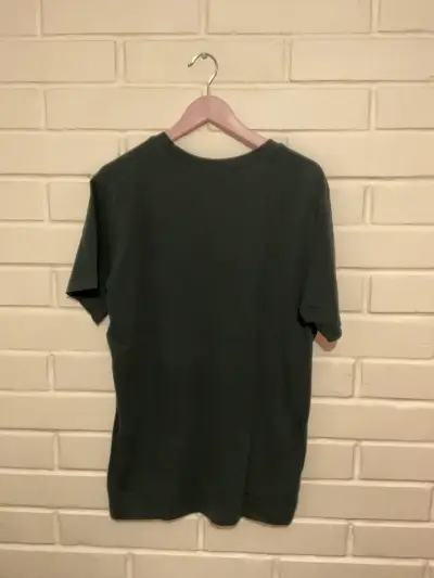 Polera Nike negra con logo amarillo - miniatura 2