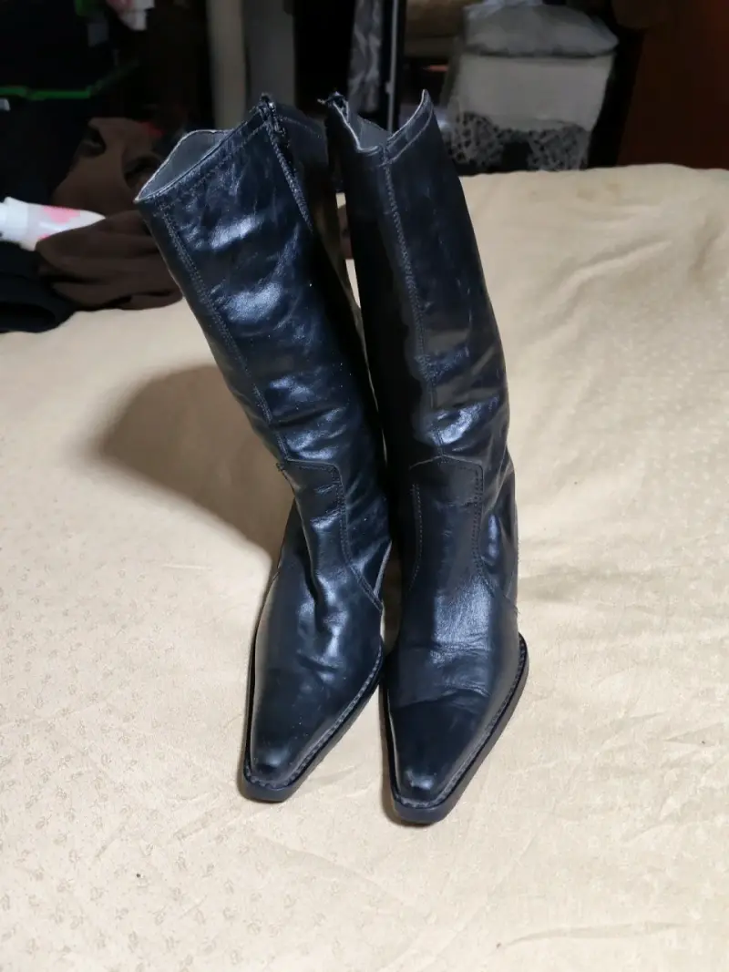Botas de cuero negras con tacón - 4