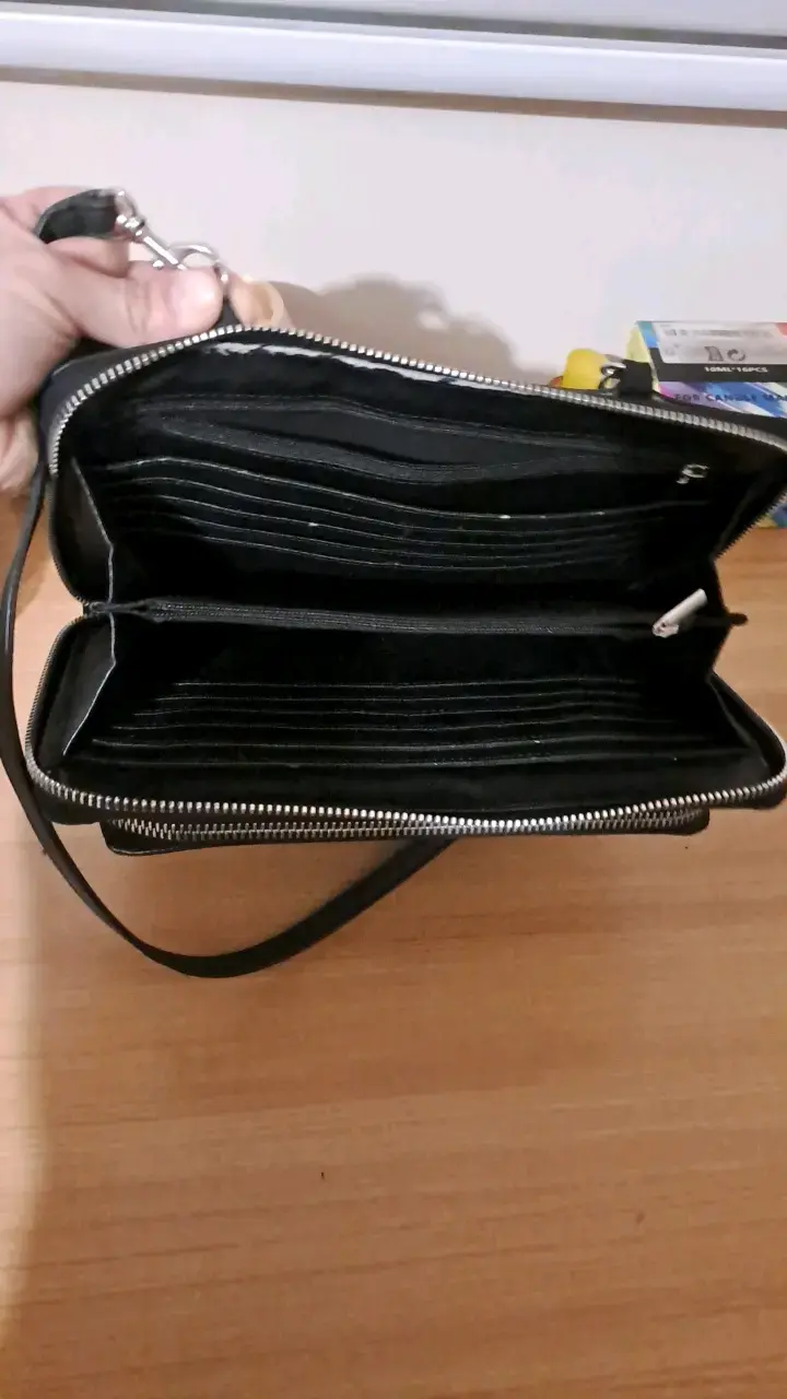 Cartera negra Secret con correa ajustable - 3