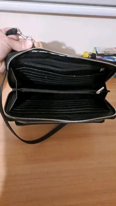 Cartera negra Secret con correa ajustable - miniatura 3