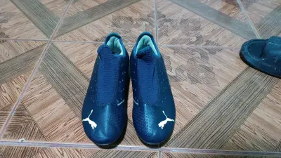 Botines de fútbol Puma negros - miniatura 1