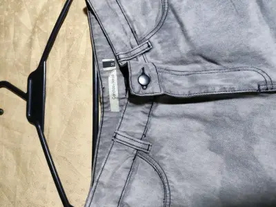 Jeans anchos grises con diseño desgastado - miniatura 3